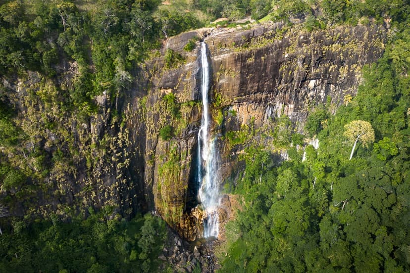 Diyaluma Waterfall